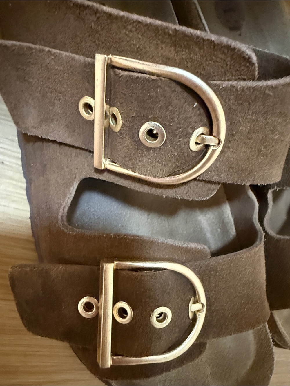 Suede Double Buckle Sandals
Upper Genunie Leather
Sole Genunie Leather - Picture 2 of 5